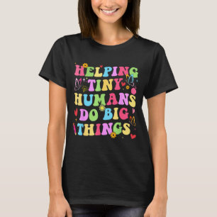 Camiseta Ayudando a pequeños humanos a hacer grandes cosas 