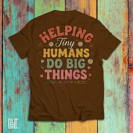 Camiseta Ayudando a Pequeños Humanos a Hacer Grandes Cosas