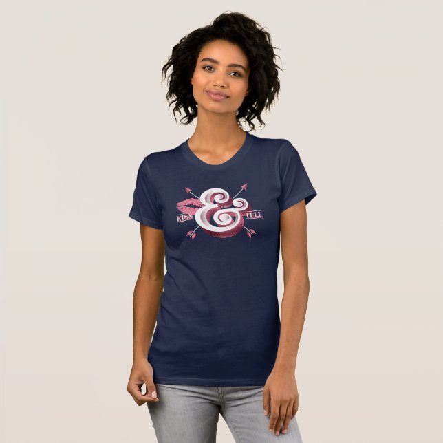 Camiseta azul con besos de mujeres (Anverso completo)