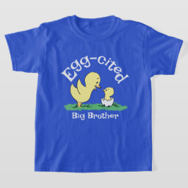 Camiseta azul de hermano mayor emocionado por el h