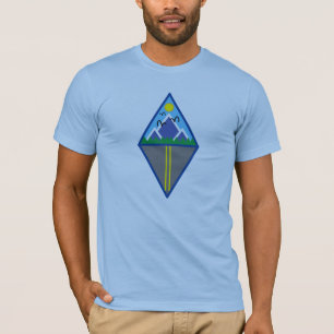 Camiseta azul de los hombres de montaña geométrica
