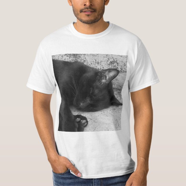 Camiseta B&W - Gato Durmiendo (Anverso)