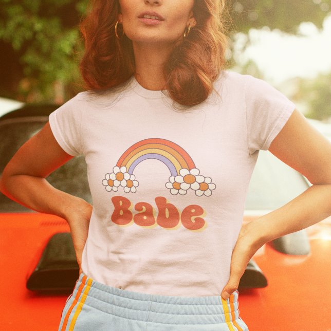 Camiseta Babe Retro Daisy Rainbow Groovy Bachelorette de lo (Subido por el creador)