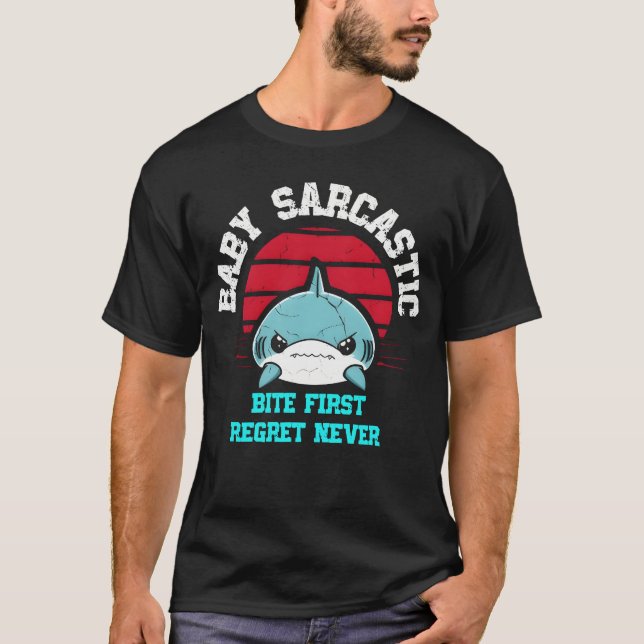 Camiseta Baby Sarcastic Bite First Shark (Anverso)
