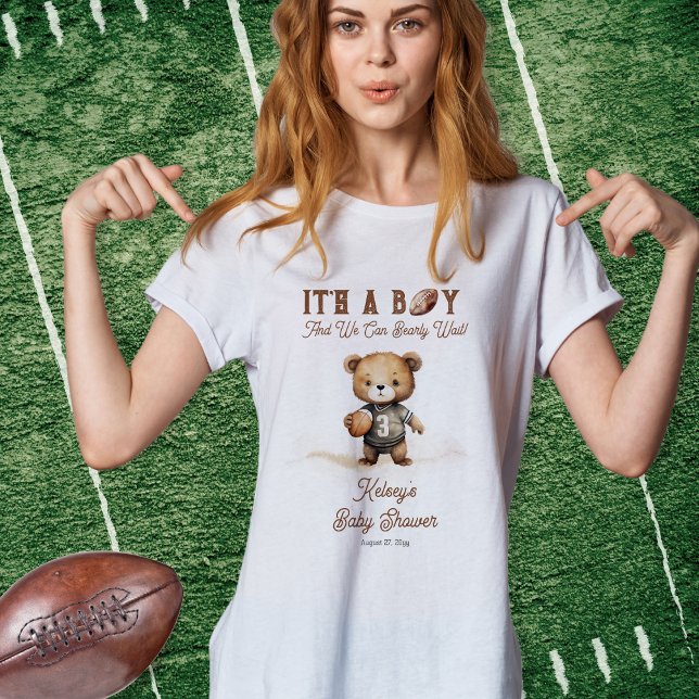 Camiseta Baby Shower de Fútbol americano Bearly Wait (Teddy Bear Boy "We Can Bearly Wait!" American Football Baby Shower T-Shirt for Mom to Be and Guests)