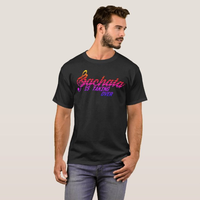 Camiseta Bachata Se Está Haciendo Cargo De La Bella De Los  (Anverso completo)