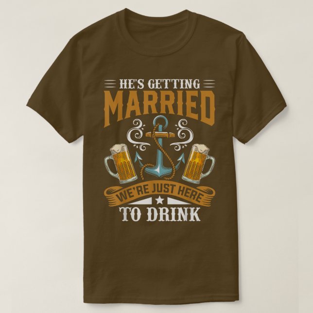 Camiseta Bachelor Party Hes Getting Married Were Just Here  (Diseño del anverso)