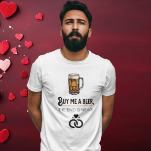 Camiseta Bachelor Tee - '¡Cómprame una cerveza, el fin está