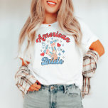 Camiseta Bachelorette de la Novia Americana el 4 de julio<br><div class="desc">Celebra tu fiesta de soltera con estilo con nuestra "Novia Americana" 4 de Julio Cowgirl T-Shirt! Perfecto para la futura novia patriótica, esta camisa presenta un divertido tema de vaquera con acentos rojos, blancos y azules. Ya sea que estés pegando al rodeo o simplemente disfrutando de una celebración festiva, esta...</div>
