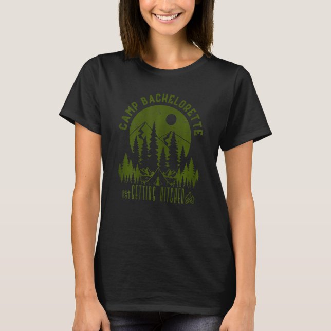 Camiseta Bachelorette en Campamento de mujeres siendo golpe (Anverso)