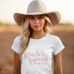 Camiseta Bachelorette personalizada de escuadrón de novia R<br><div class="desc">Personalizado de equipos y tanques de fiesta de novias con el gráfico "Bride's Squad" en un guión elegante. Personalízalo con tu fecha de boda, etiqueta boda, nombres u otro texto personalizado. ¡Un regalo perfecto para las novias, las damas de honor y la fiesta de bodas para la soltera o el...</div>