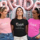 Camiseta Bachelorette Personalizado de bebederos Boda<br><div class="desc">Este diseño se creó a través del arte digital. Puede ser personalizado en el área de proporcionar o personalizar eligiendo la opción de pulsar para personalizar y cambiando el nombre, las iniciales o las palabras. También puede cambiar el color y estilo del texto o eliminar el texto para un diseño...</div>