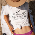 Camiseta Bachelorette Personalizado de verano Bachelorette<br><div class="desc">Camisetas para tu escapada de verano de soltera "verano de soltera caliente" en tipografía de moda con una línea de texto personalizado debajo; se muestra con el destino y el año.</div>