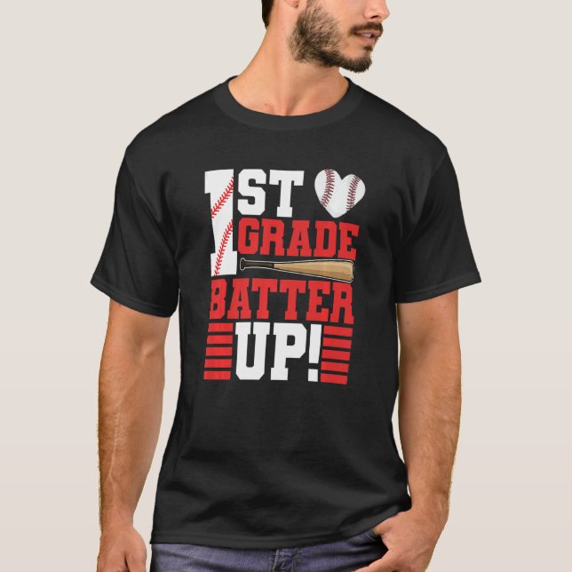 Camiseta Back To School 1st Grade Batter Up Baseball First  (Anverso)