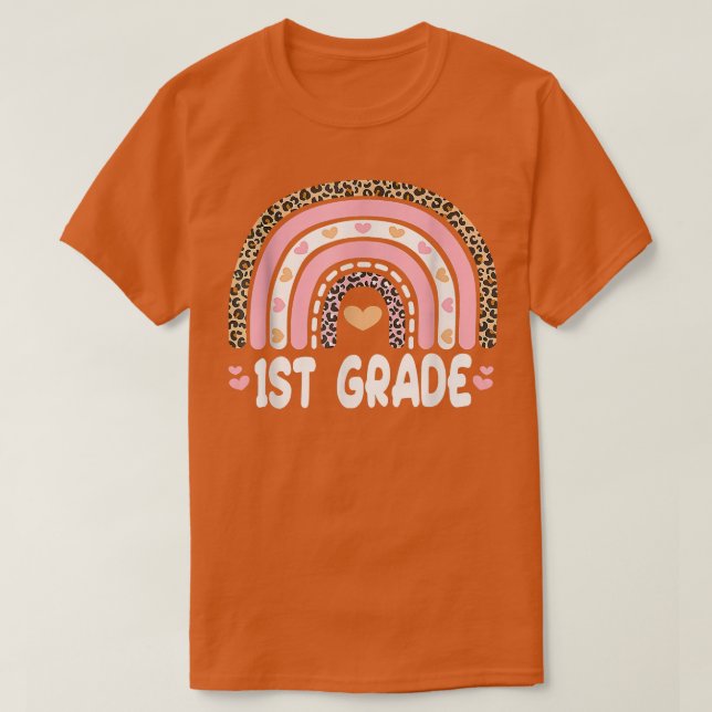Camiseta Back To School 1st Grade Rainbow Leopard Pink Hear (Diseño del anverso)