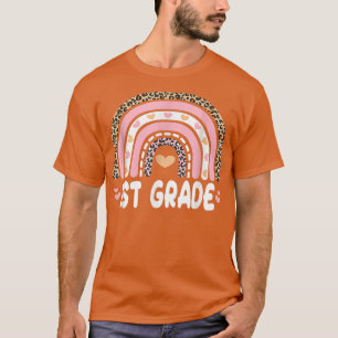 Camiseta Back To School 1st Grade Rainbow Leopard Pink Hear