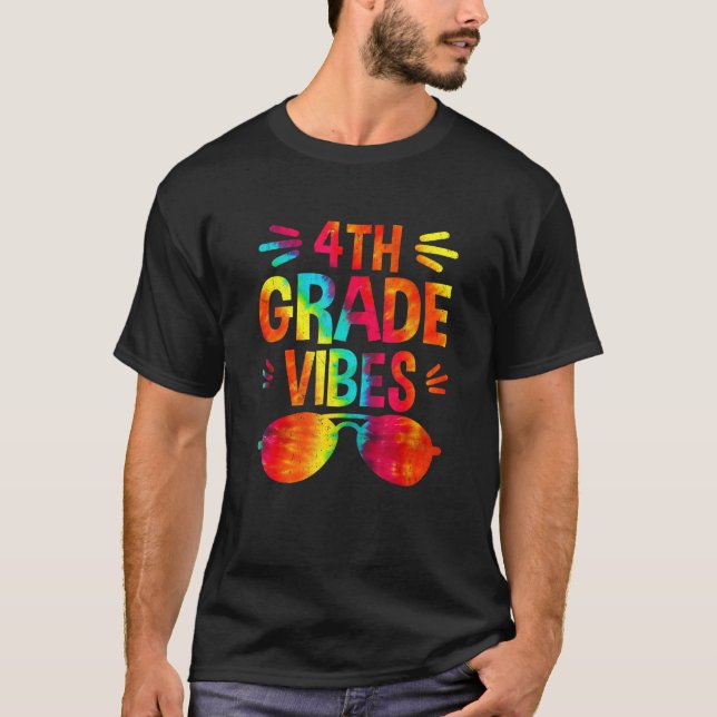 Camiseta Back To School 4th Grade Vibes First Day Teacher (Anverso)