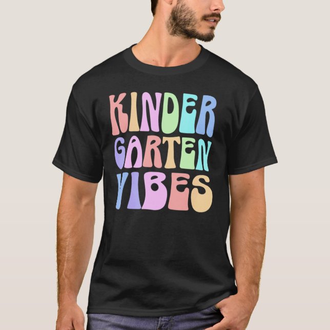 Camiseta Back to School Kindergarten Vibes First Day Teache (Anverso)