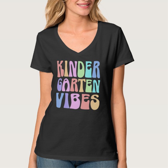 Camiseta Back to School Kindergarten Vibes First Day Teache (Anverso)