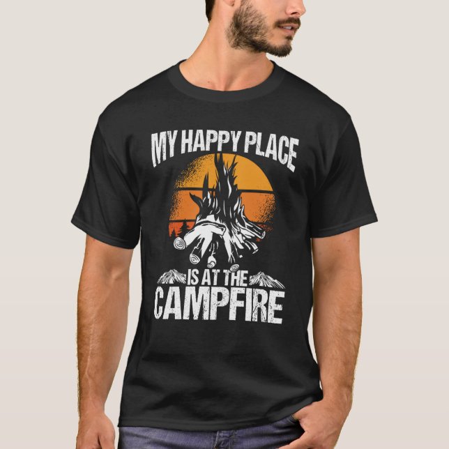 Camiseta Backprint My Happy Place Is A The Campfire Camping (Anverso)