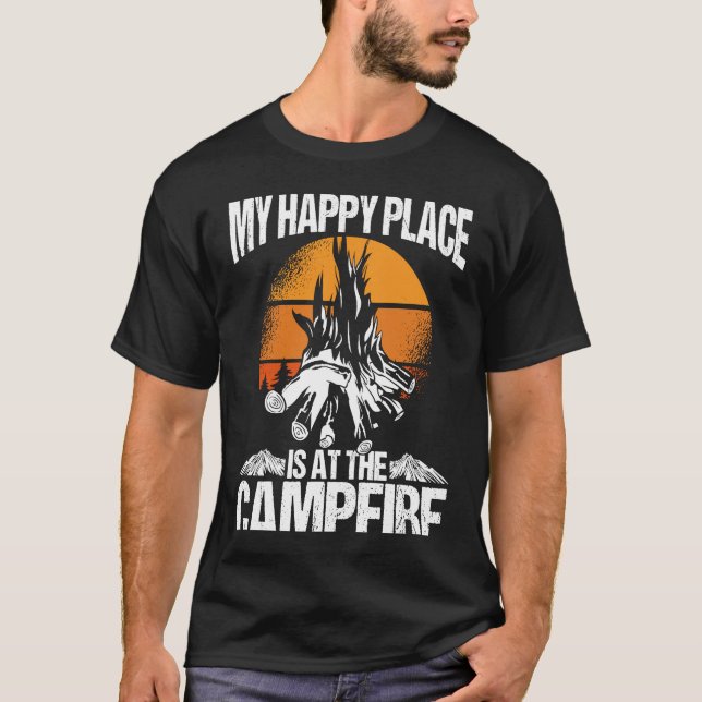 Camiseta Backprint My Happy Place Is A The Campfire Camping (Anverso)