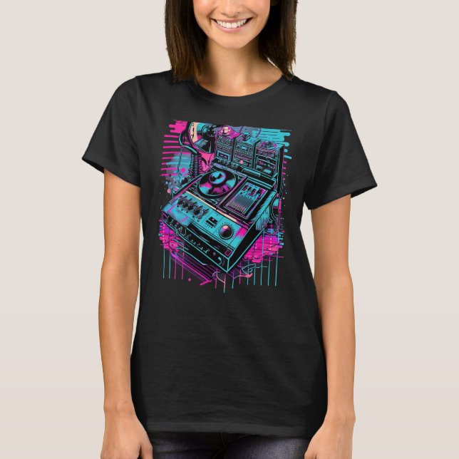 Camiseta Backprint Retrowave DJ Techno Futuresynth Synthwav (Anverso)