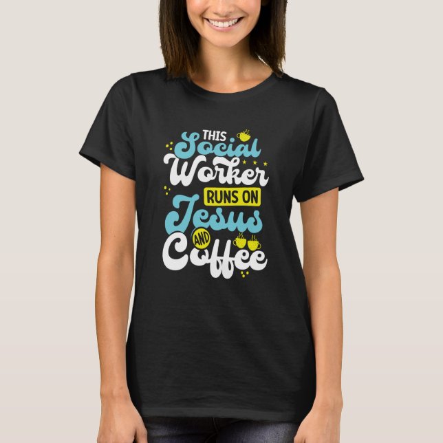 Camiseta Backprint This Social Worker Runs On Jesus And Cof (Anverso)