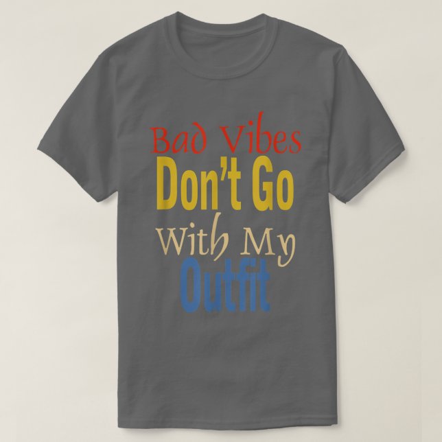 Camiseta Bad Vibes Dont Go With My Outfit Funny Apparel  (Diseño del anverso)