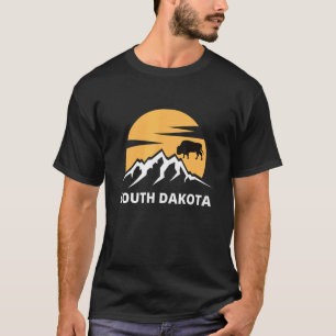 Camiseta Badlands South Dakota Bison Mountains and Sunset