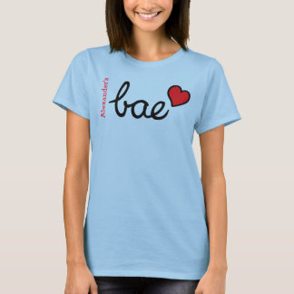 Camiseta Bae texto para bebé y corazón rojo con nombre de n