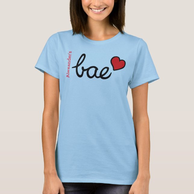 Camiseta Bae texto para bebé y corazón rojo con nombre de n (Anverso)