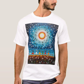 Camiseta Baile cósmico - Paisaje surrealista de Warli