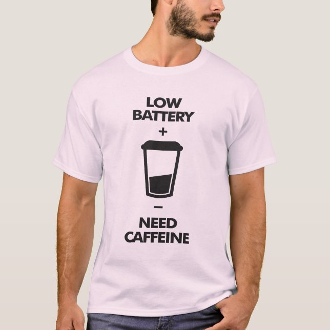 Camiseta Baja batería necesita cafeína (Anverso)