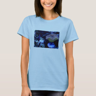 Camiseta Bajo el paisaje marino en un