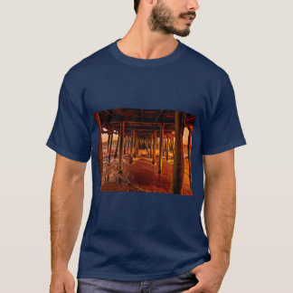 Camiseta Bajo el paseo marítimo del muelle de la playa de O