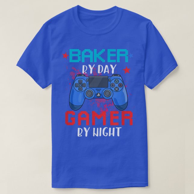 Camiseta Baker By Day Gamer Por Noche Trabajo Primo Videoju (Diseño del anverso)