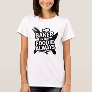 Camiseta Baker by Day, siempre la comida