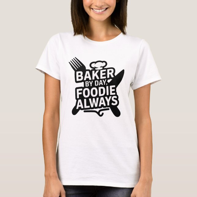 Camiseta Baker by Day, siempre la comida (Anverso)