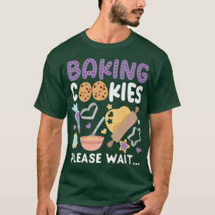 Camiseta Baking Cookies Please Wait