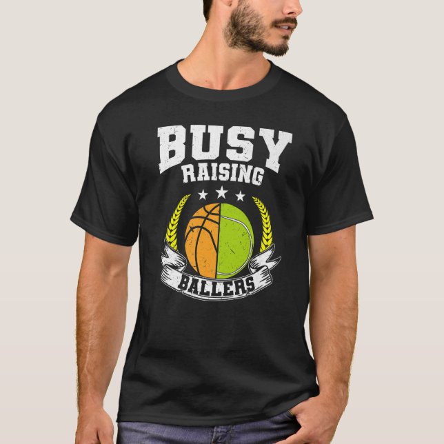 Camiseta Ball Mom Dad Busy Raising Ballers Tennis Basketbal (Anverso)