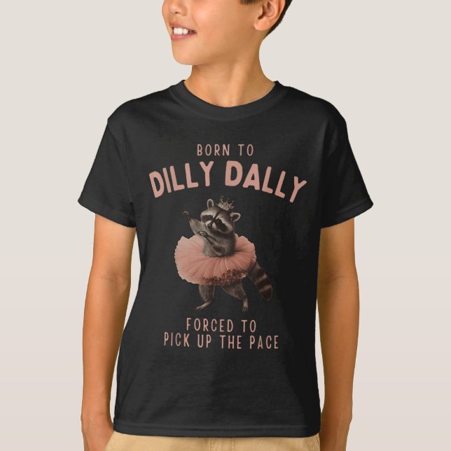 Camiseta Balletcore Raccoon Born To Dilly Dally Raccoon Lov (Anverso)