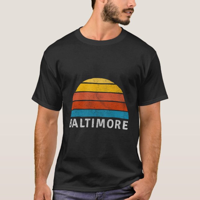 Camiseta Baltimore Retro Sunset Design (Anverso)