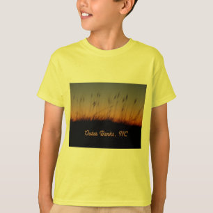 Camiseta Bancos exteriores NC Oats and Dunes al atardecer