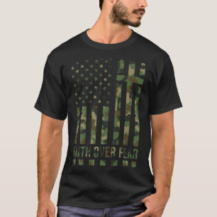 Camiseta Bandera americana de camuflaje Fe sobre el miedo C