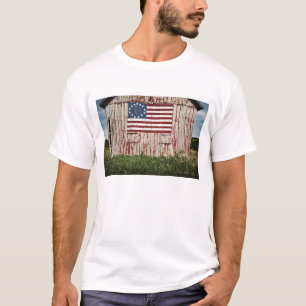 Camiseta Bandera americana pintada en granero