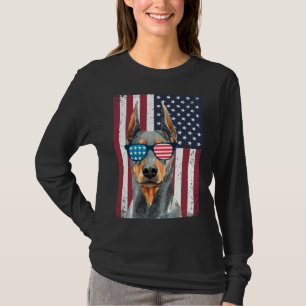 Camiseta Bandera Angustiada Del Patriótico Doberman Pinsche