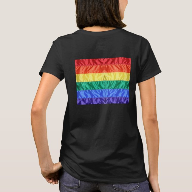 Camiseta Bandera arcoiris Orgullo gay LGBTQ el amor LGBT es (Reverso)