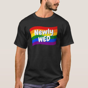 Camiseta Bandera arcoiris recién casada boda gay