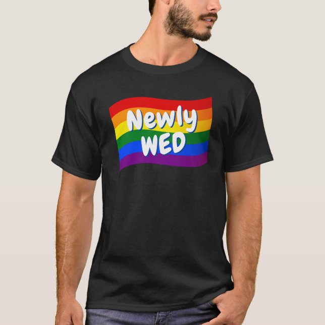 Camiseta Bandera arcoiris recién casada boda gay (Anverso)