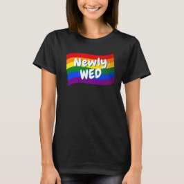 Camiseta Bandera arcoiris recién casada boda gay